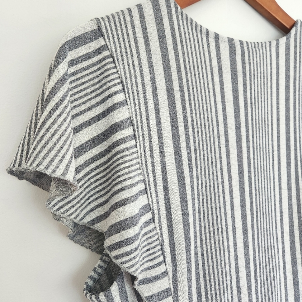 NWT Short sleeve blouse - Picture 4 of 6